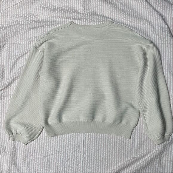 Women’s Oversized Ribbed Knit Crewneck Sweater, medium. Oatmeal Colored Cream - Picture 10 of 11